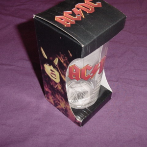 AC/DC drinksglas i flot æske. NY