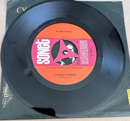 Cy, Maia and Robert - A church is burning 7" Single - Billede 2